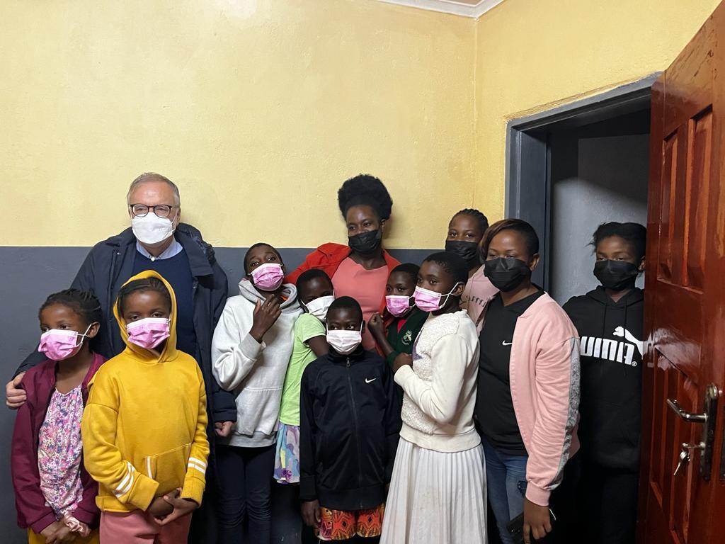 Andrea Riccardi visits the “Little Girls’ Home” of Sant'Egidio in Blantyre – Malawi
